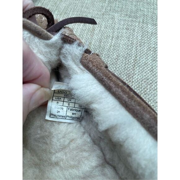 UGG Dakota Chestnut Brown Suede Slippers Moccasins Sheepskin Size US 8 Women - Picture 10 of 10